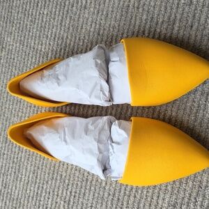 Native Yellow Flats Size 8